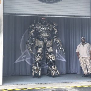 Meet your Posher, Iris